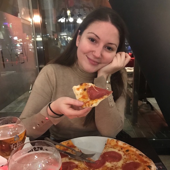 Meet your Posher, Andrea - Picture 1 of 1